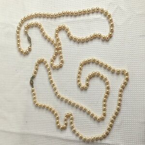 Vintage two single strand pearl necklaces